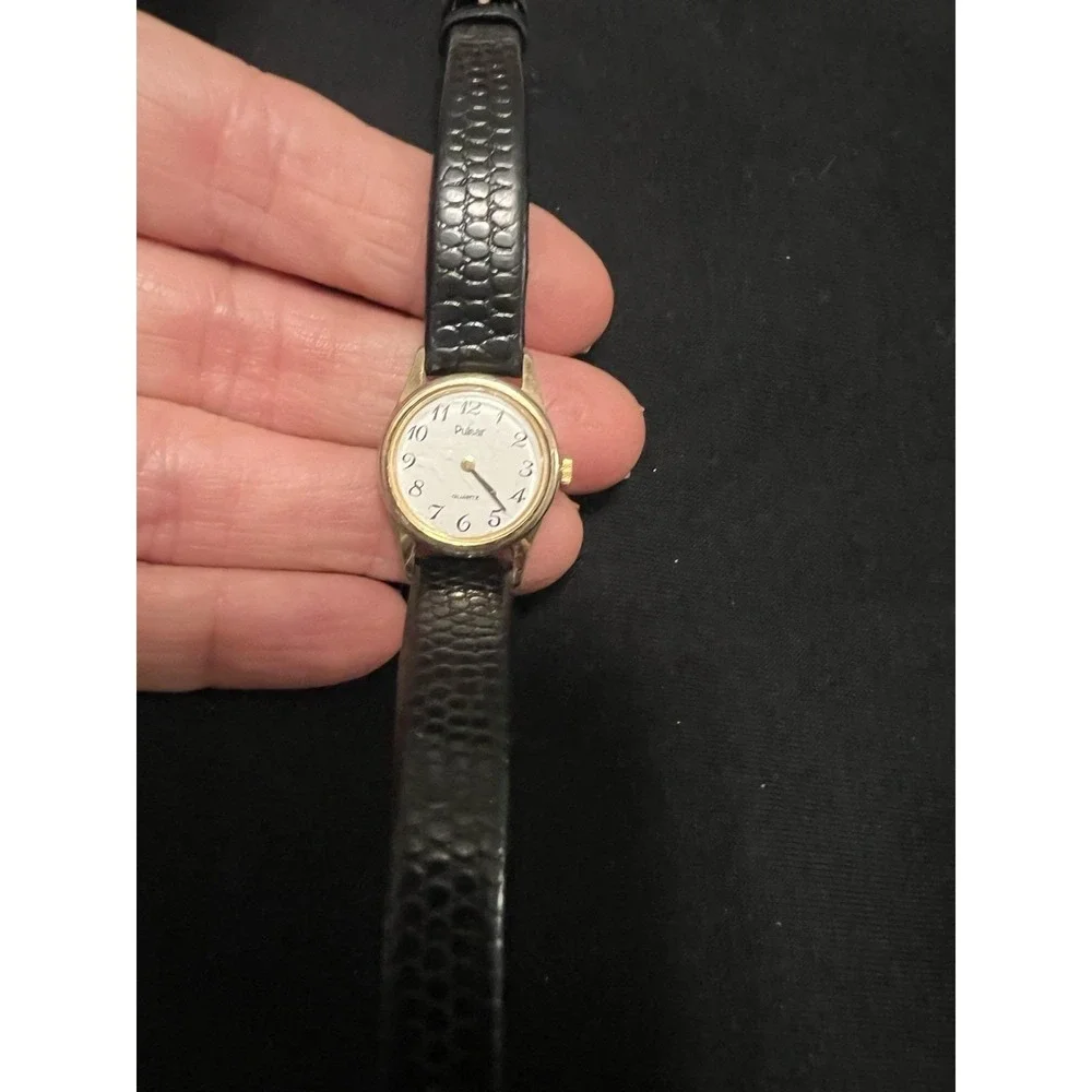 Pulsar Women's Gold Tone Embossed Leather Strap Watch Vintage